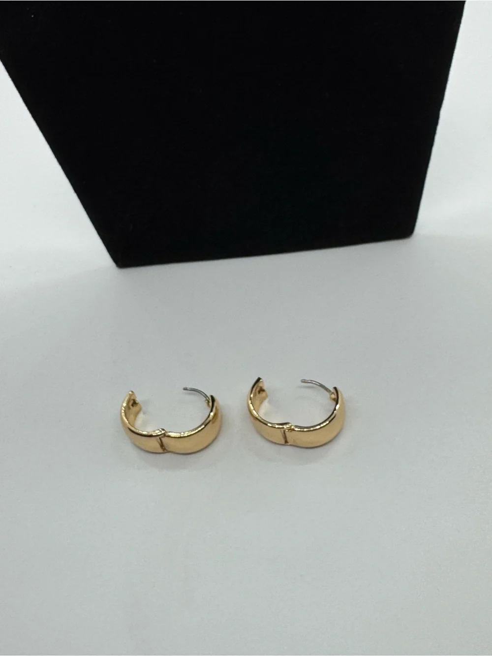 N/A elegant gold